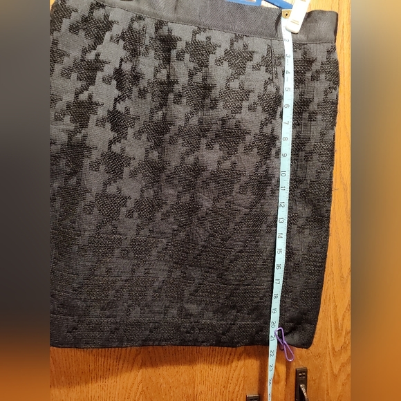 LOFT Black, Embroidered Houndstooth Skirt, Size 10 misses. - Picture 2 of 8